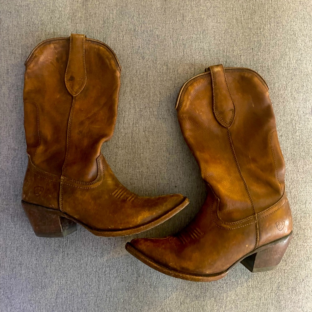 Ariat distressed Women's cowboy boots